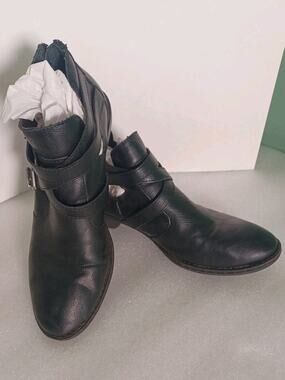 Born b.o.c Boots Womens Size 9 Black Ankle Booties Double Buckle Strap Zip